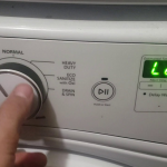 máy giặt báo lỗi le