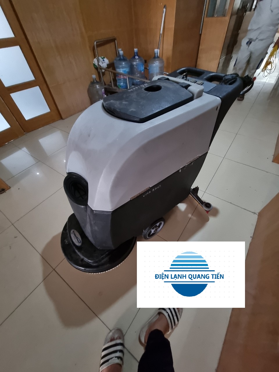 Sửa máy chà sànnn